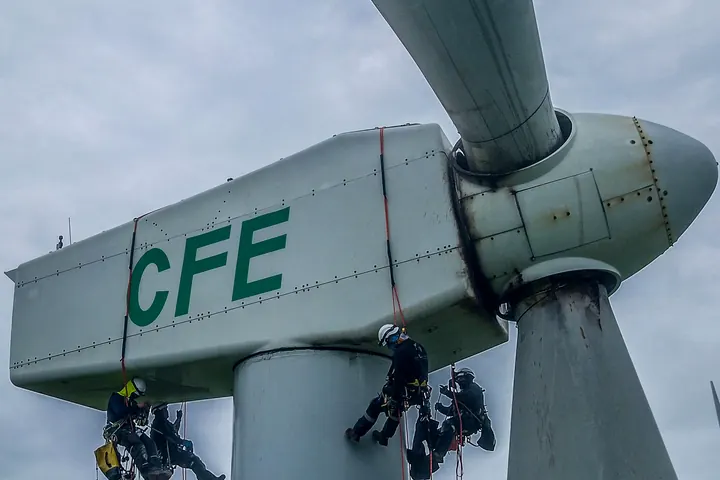 Trabajos verticales en un aerogenerador