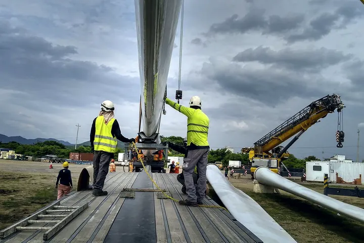 Traslado de una pala de aerogenerador